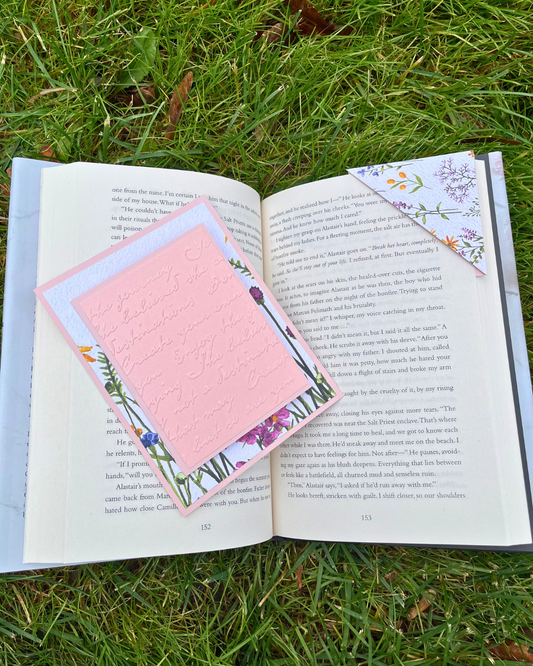 Rosé Reads Greeting Card